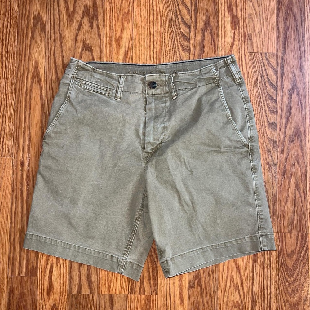 American Eagle Men’s shorts size 28”